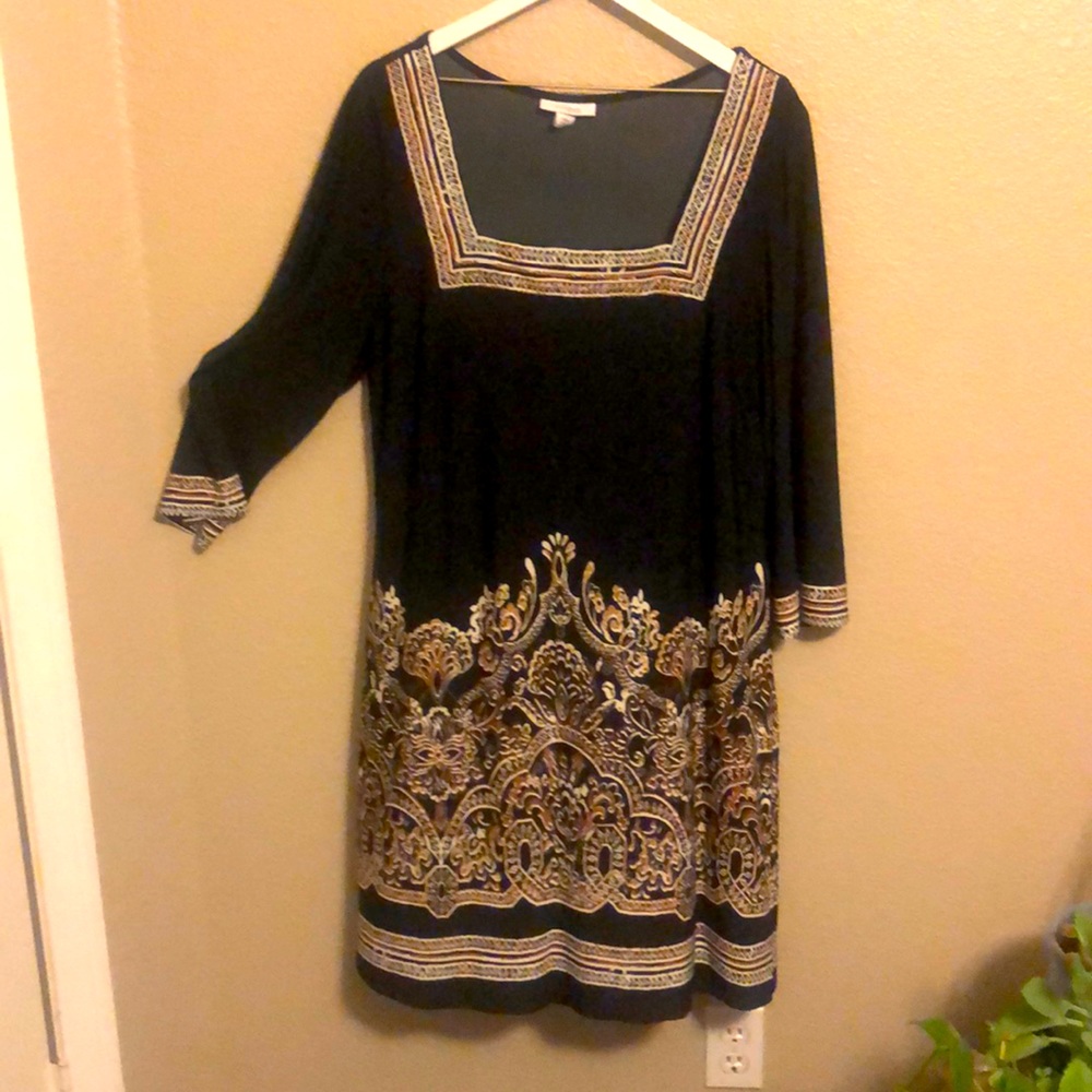 Elegant pattern shift dress.
